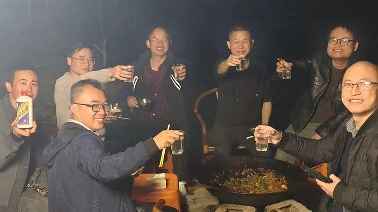站長(zhǎng)年會(huì)晚宴——香噴噴的柴火雞