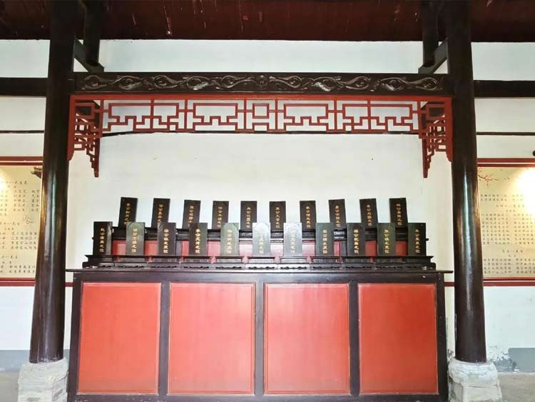 安龍十八先生墓文物陳列室