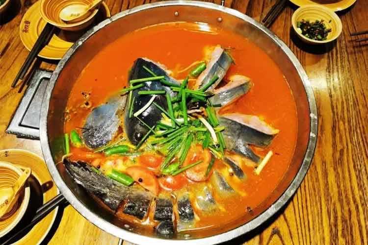 貴安馬場(chǎng)鎮(zhèn)酸湯魚